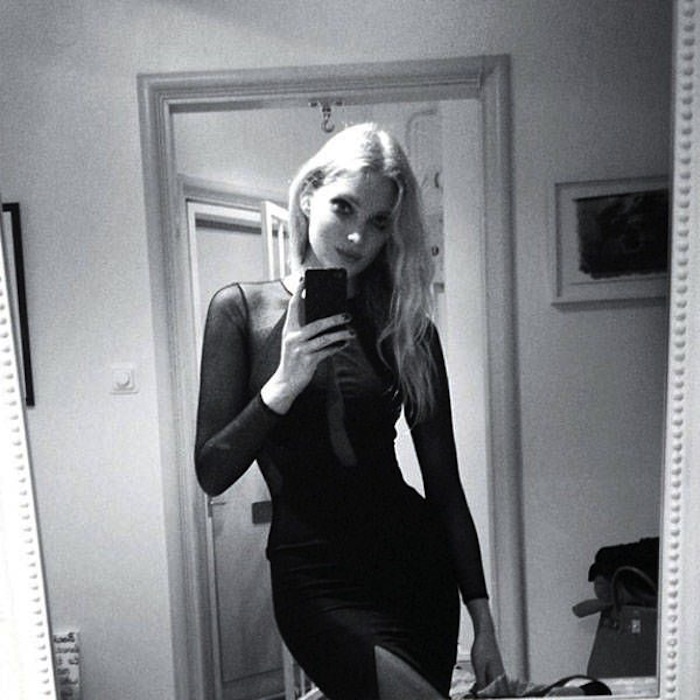 Supermodel selfie found on Harpers Bazaar. Read more at Thenuminous.net!