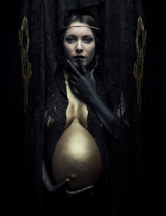 Pregnant woman with gold belly by Aurélie Raidron featured on TheNuminous.net
